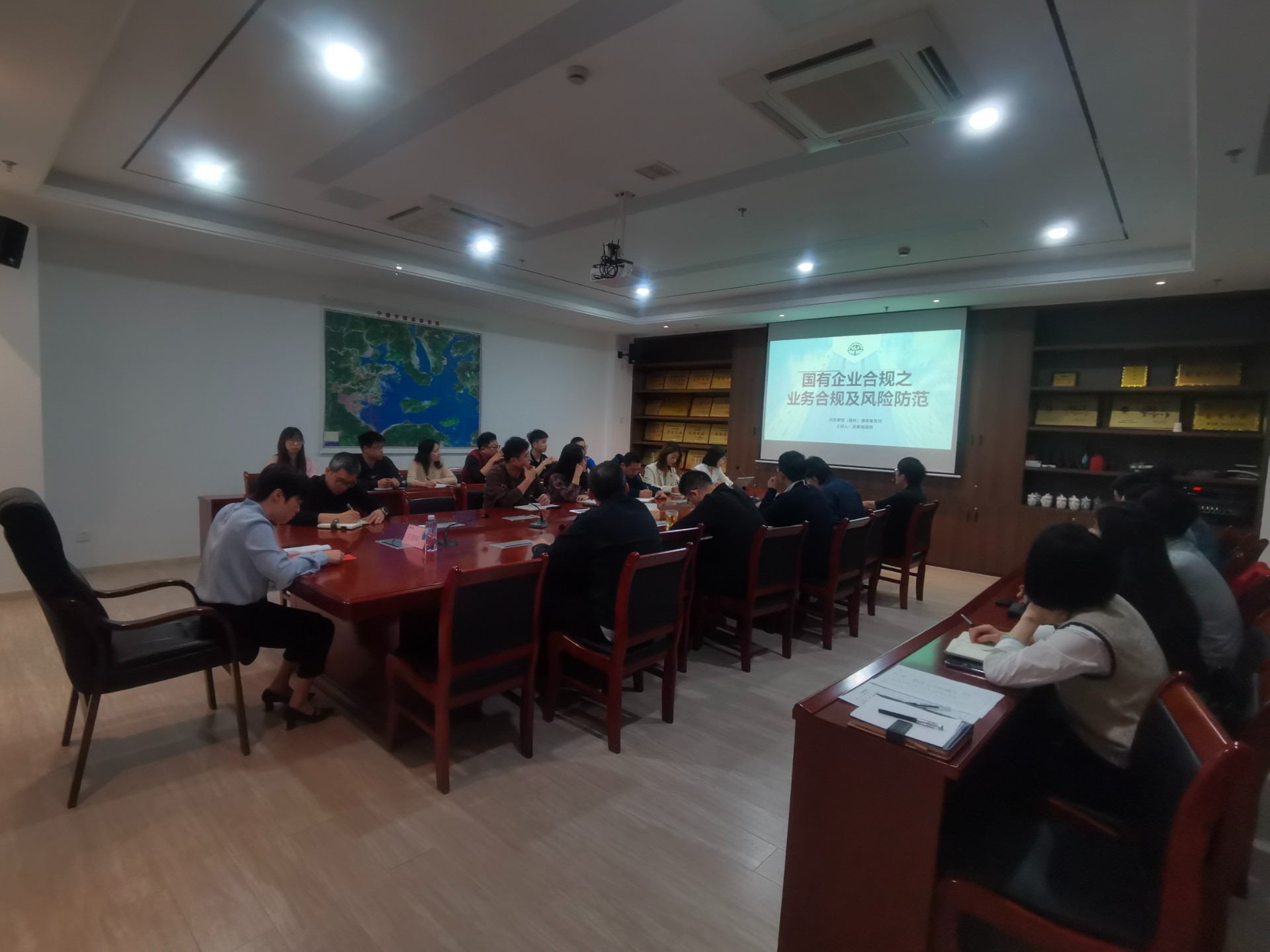 合規(guī)講堂第一課——市交投物流集團開展國企業(yè)務(wù)合規(guī)及風(fēng)險防范培訓(xùn)，劉招蕊拍攝.jpg